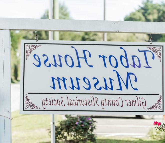 a sign for Tabor House Museum